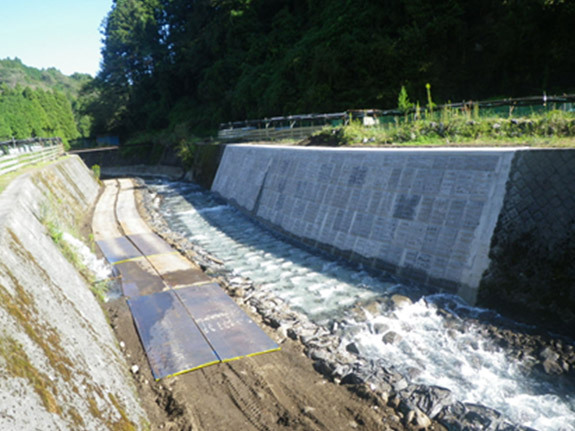 写真：令和元年度［第31-Ｂ2067-01号］二級河川須川元年河川災害復旧工事元年災査定第126号（護岸工）