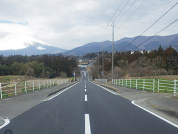 写真：平成30年度 東富士演習場関連公共用施設整備事業町道原向中日向線舗装補修工事