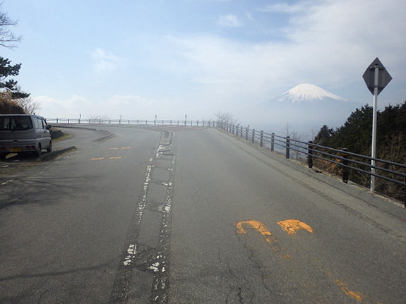 写真：平成29年度[第29-I7712-01号]（一）足柄峠線「安全・快適の道」緊急対策K（防護柵）工事（防護柵設置工）