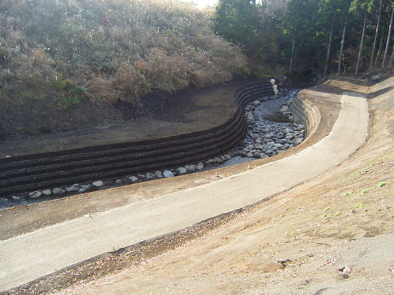 写真：平18障害防止(洪水対策)東富士地区　海苔川排水路1工事